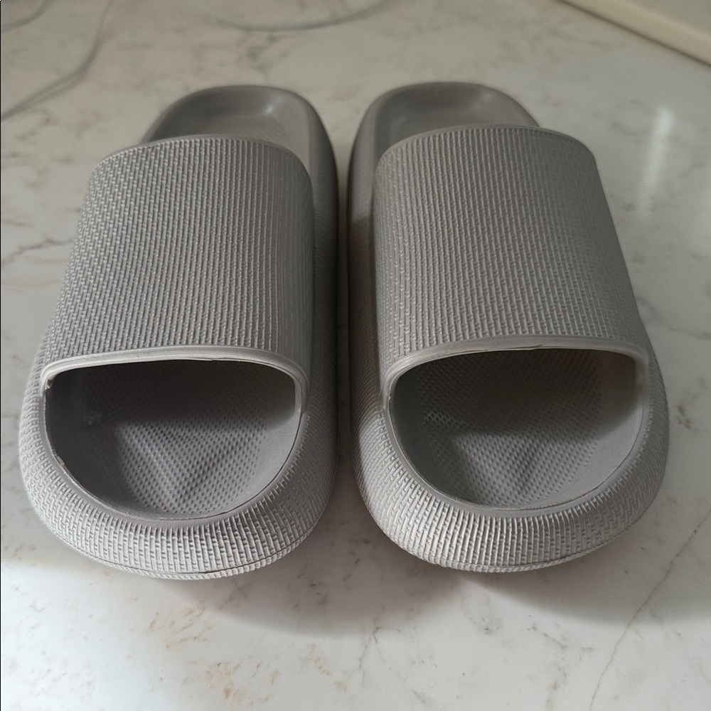 MIA Textured Gray Slides - Picture 2 of 6